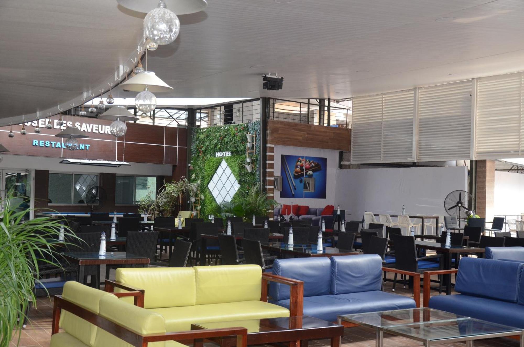 Hotel Le Vaisseau Abidjan Exterior photo