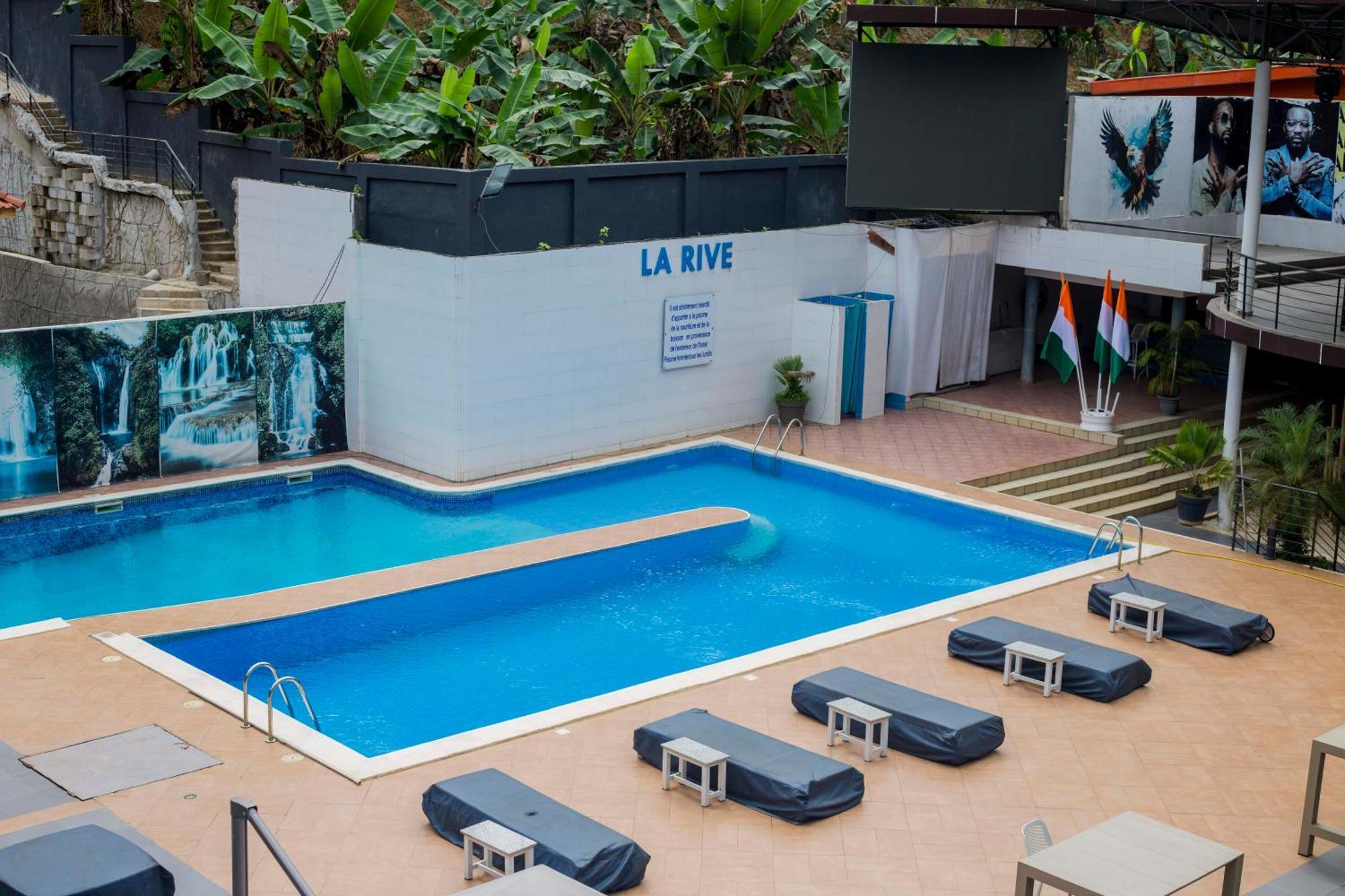 Hotel Le Vaisseau Abidjan Exterior photo