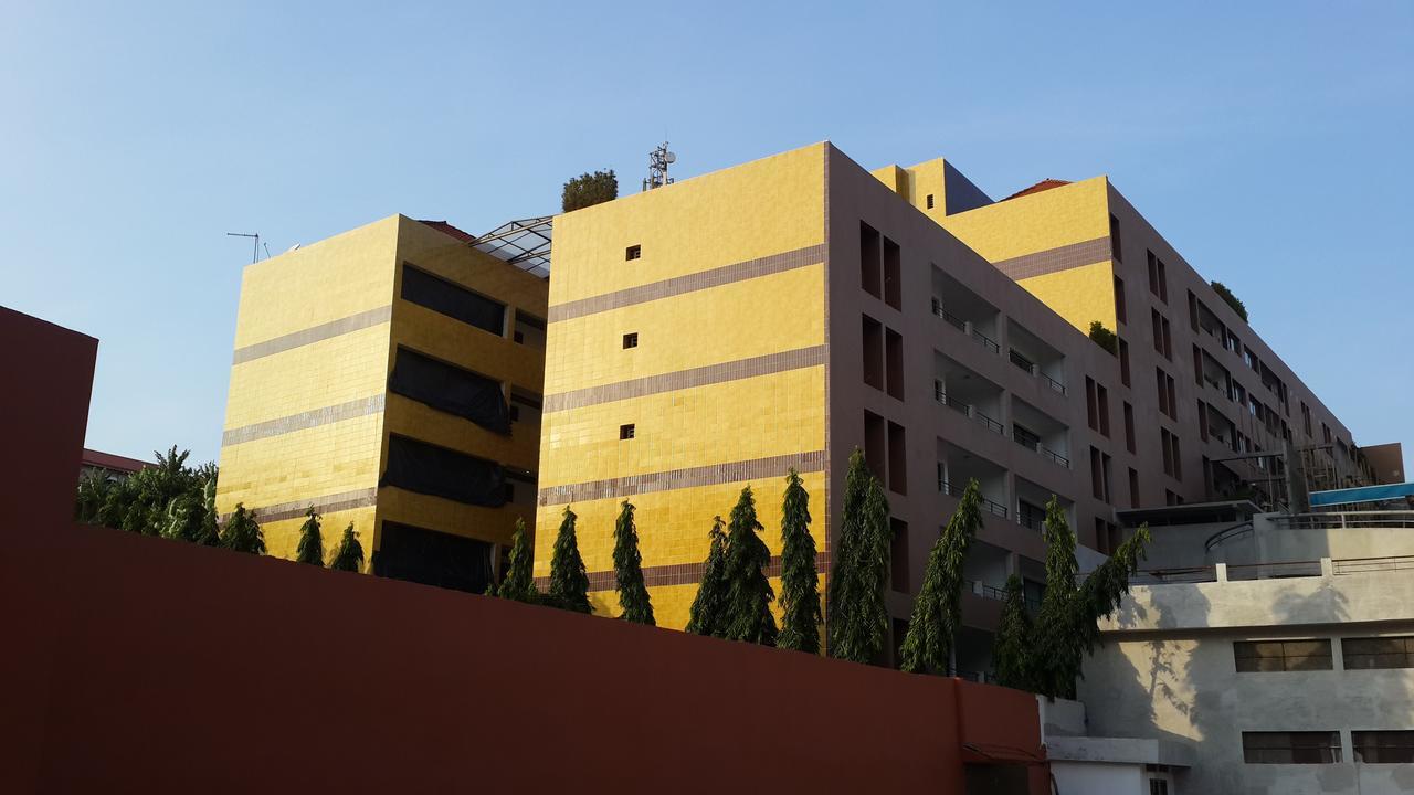 Hotel Le Vaisseau Abidjan Exterior photo