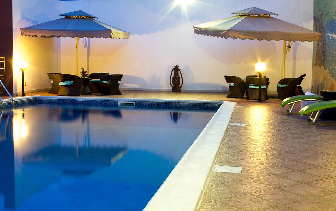 Hotel Le Vaisseau Abidjan Exterior photo