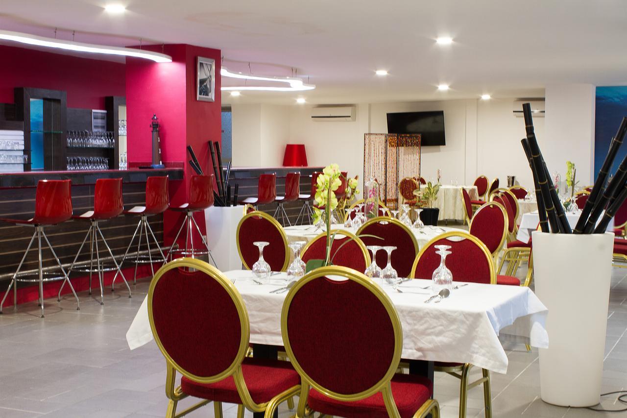 Hotel Le Vaisseau Abidjan Exterior photo