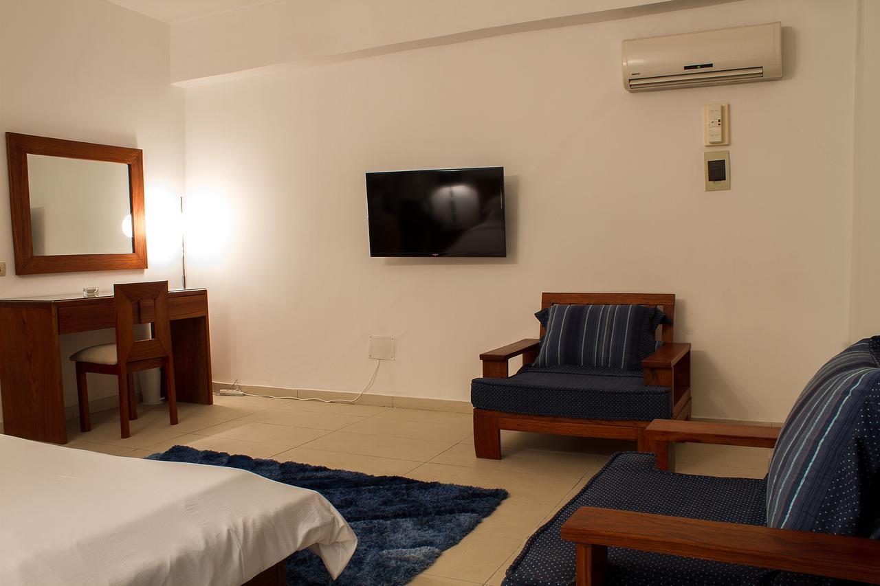 Hotel Le Vaisseau Abidjan Exterior photo